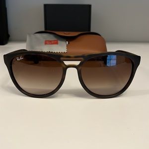 RAY-BAN - like new
RB4170 Brad, Havana brown gradient